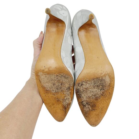 Stuart Weitzman Silver Brocade 9N 3.5" Heel Style# 2807 Evening Pumps - Picture 4 of 9